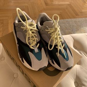 YEEZY BOOST 700